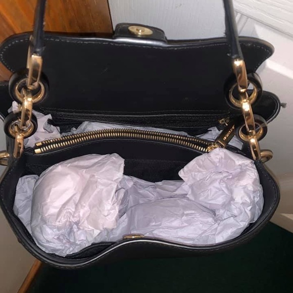 Michael Kors purse - Picture 4 of 7